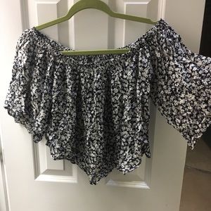 Crop top - flowy off the shoulder